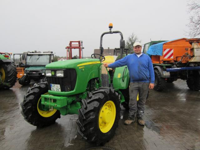 Übergabe eines John Deere 5065E